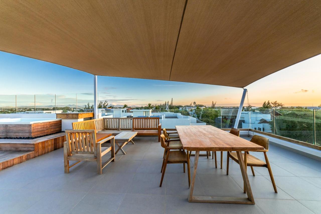 Penthouse 13 - One Bay Residence With Private Rooftop Terrace And Dip In Pool Pereybere Beach Extérieur photo