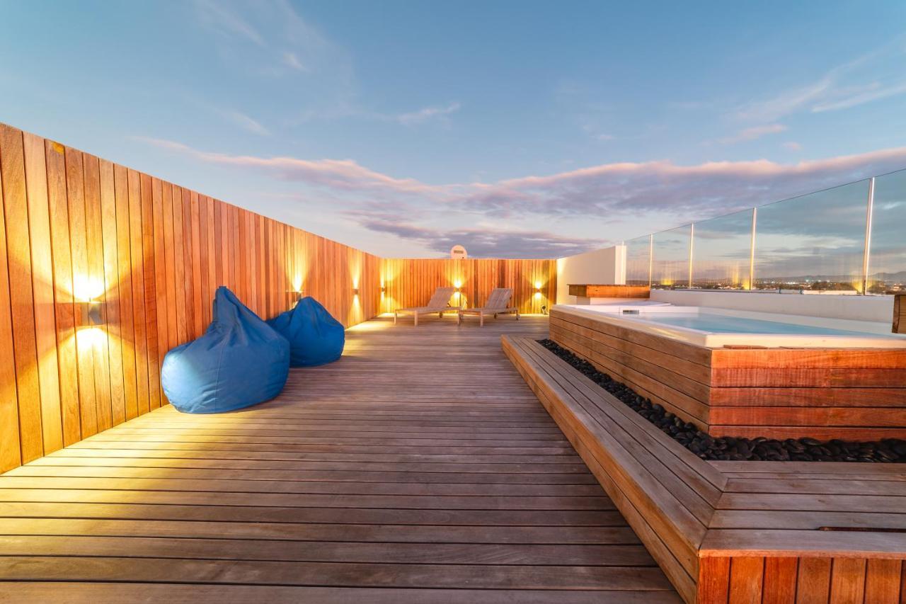Penthouse 13 - One Bay Residence With Private Rooftop Terrace And Dip In Pool Pereybere Beach Extérieur photo