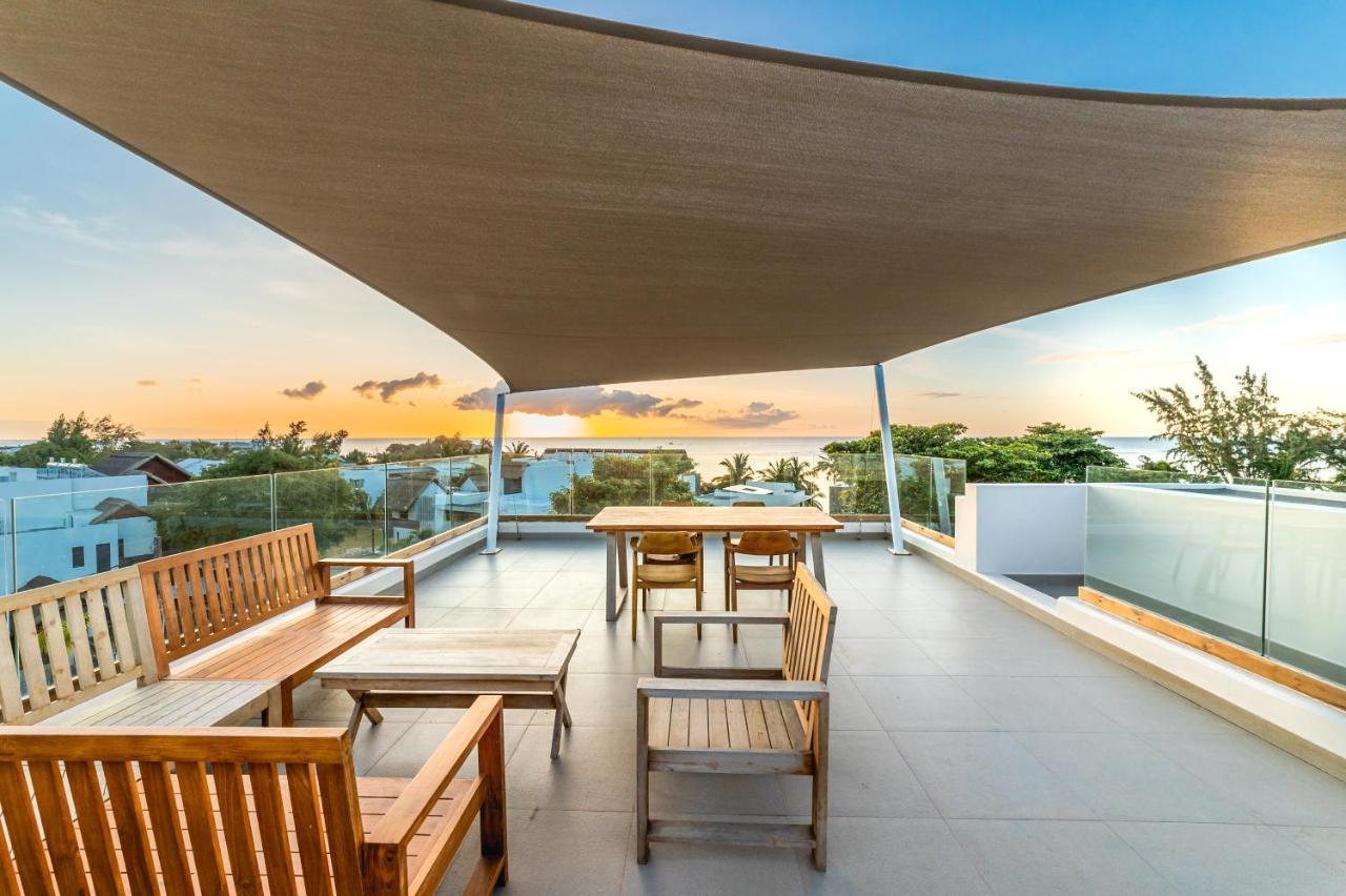 Penthouse 13 - One Bay Residence With Private Rooftop Terrace And Dip In Pool Pereybere Beach Extérieur photo