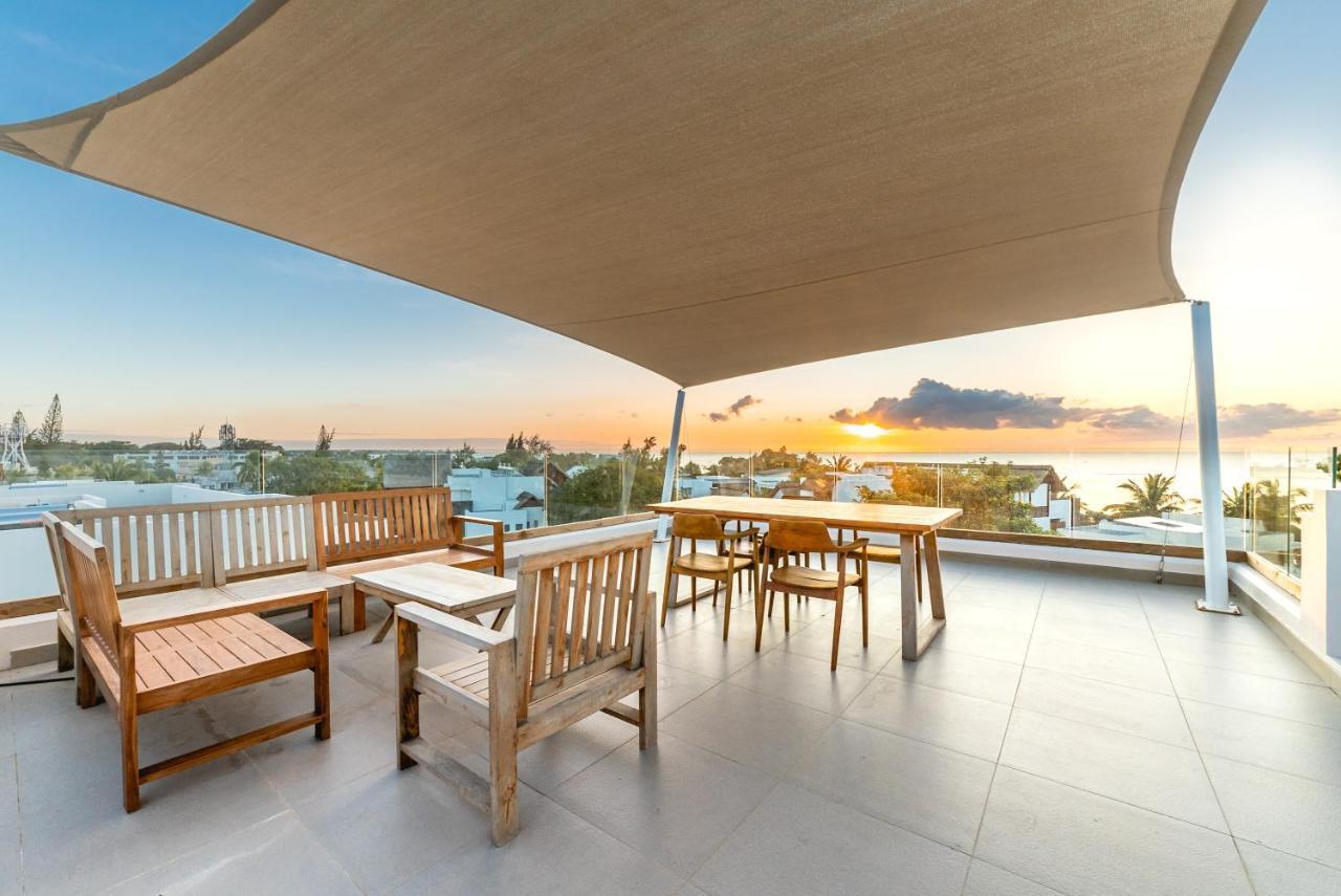 Penthouse 13 - One Bay Residence With Private Rooftop Terrace And Dip In Pool Pereybere Beach Extérieur photo