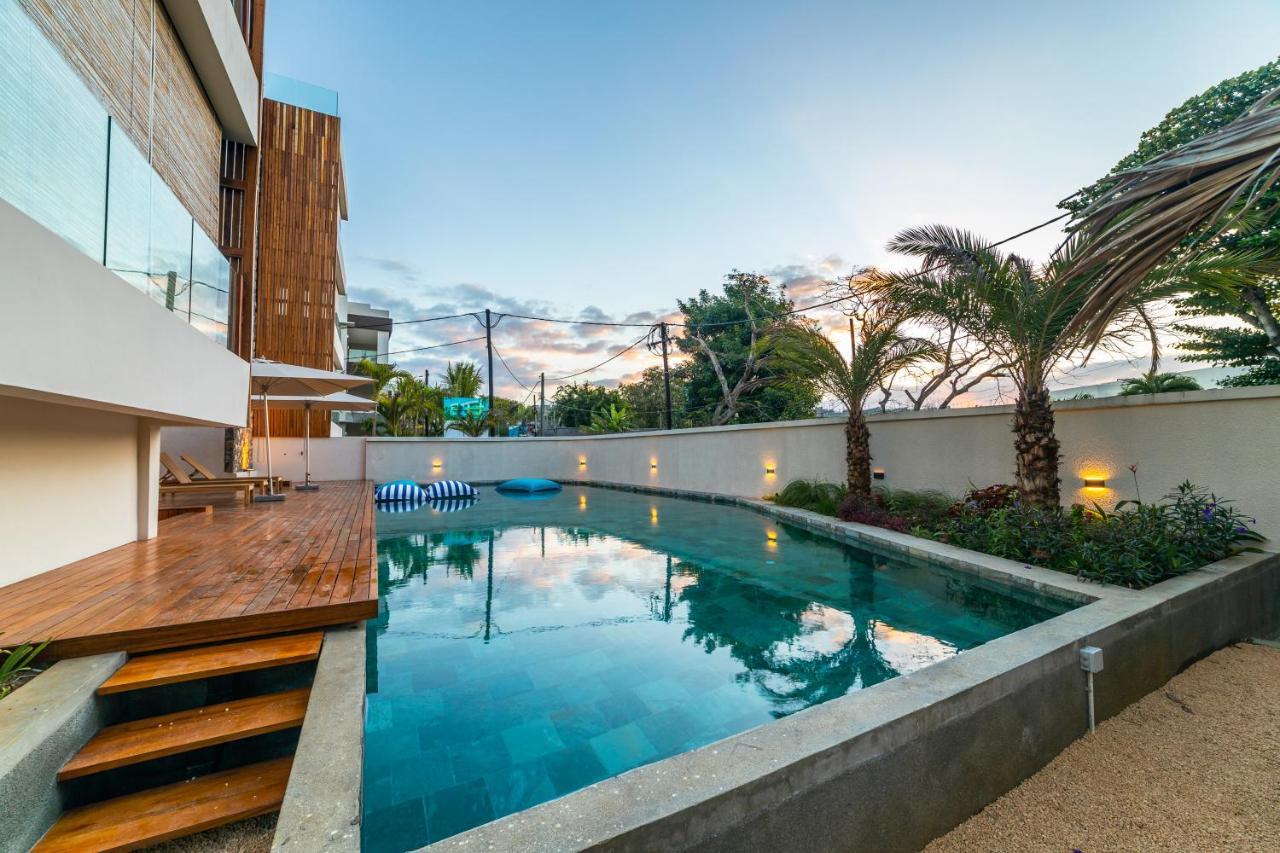 Penthouse 13 - One Bay Residence With Private Rooftop Terrace And Dip In Pool Pereybere Beach Extérieur photo
