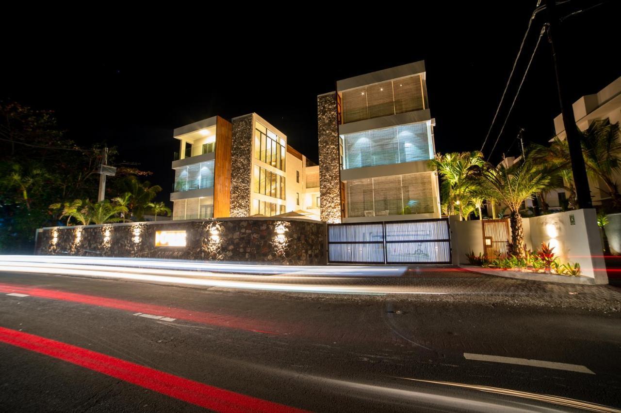 Penthouse 13 - One Bay Residence With Private Rooftop Terrace And Dip In Pool Pereybere Beach Extérieur photo