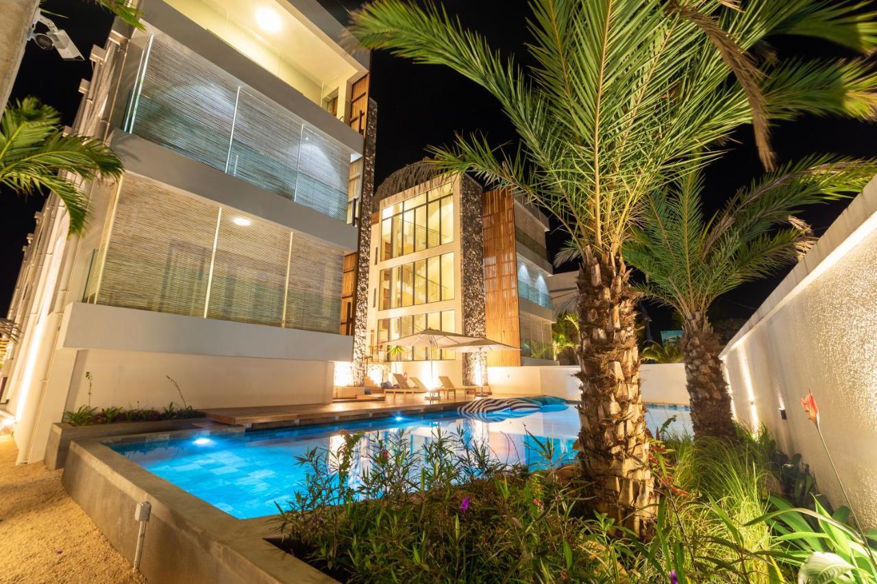 Penthouse 13 - One Bay Residence With Private Rooftop Terrace And Dip In Pool Pereybere Beach Extérieur photo