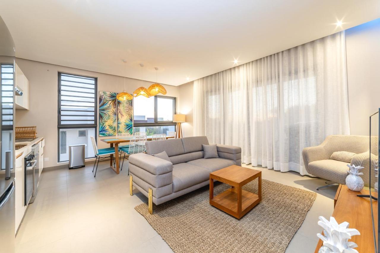 Penthouse 13 - One Bay Residence With Private Rooftop Terrace And Dip In Pool Pereybere Beach Extérieur photo
