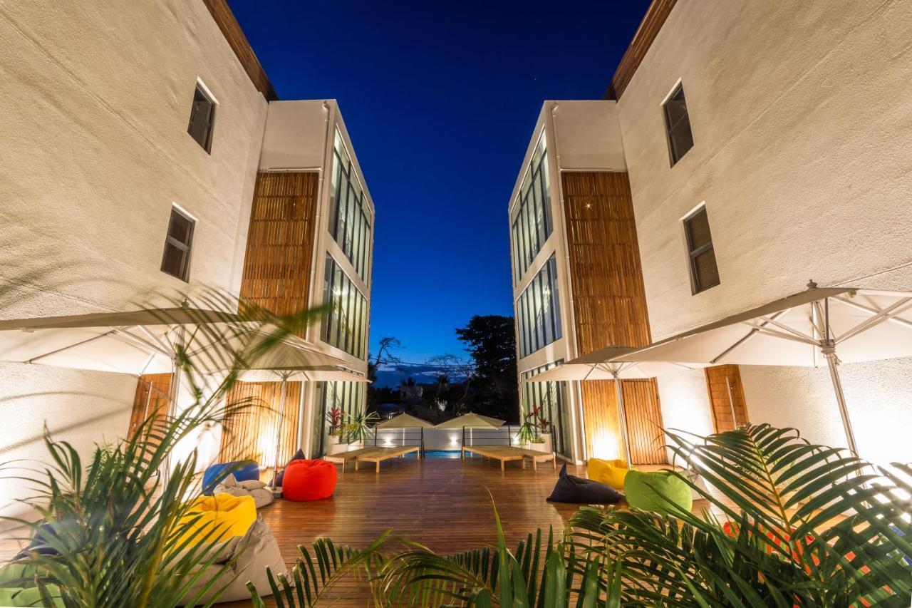 Penthouse 13 - One Bay Residence With Private Rooftop Terrace And Dip In Pool Pereybere Beach Extérieur photo