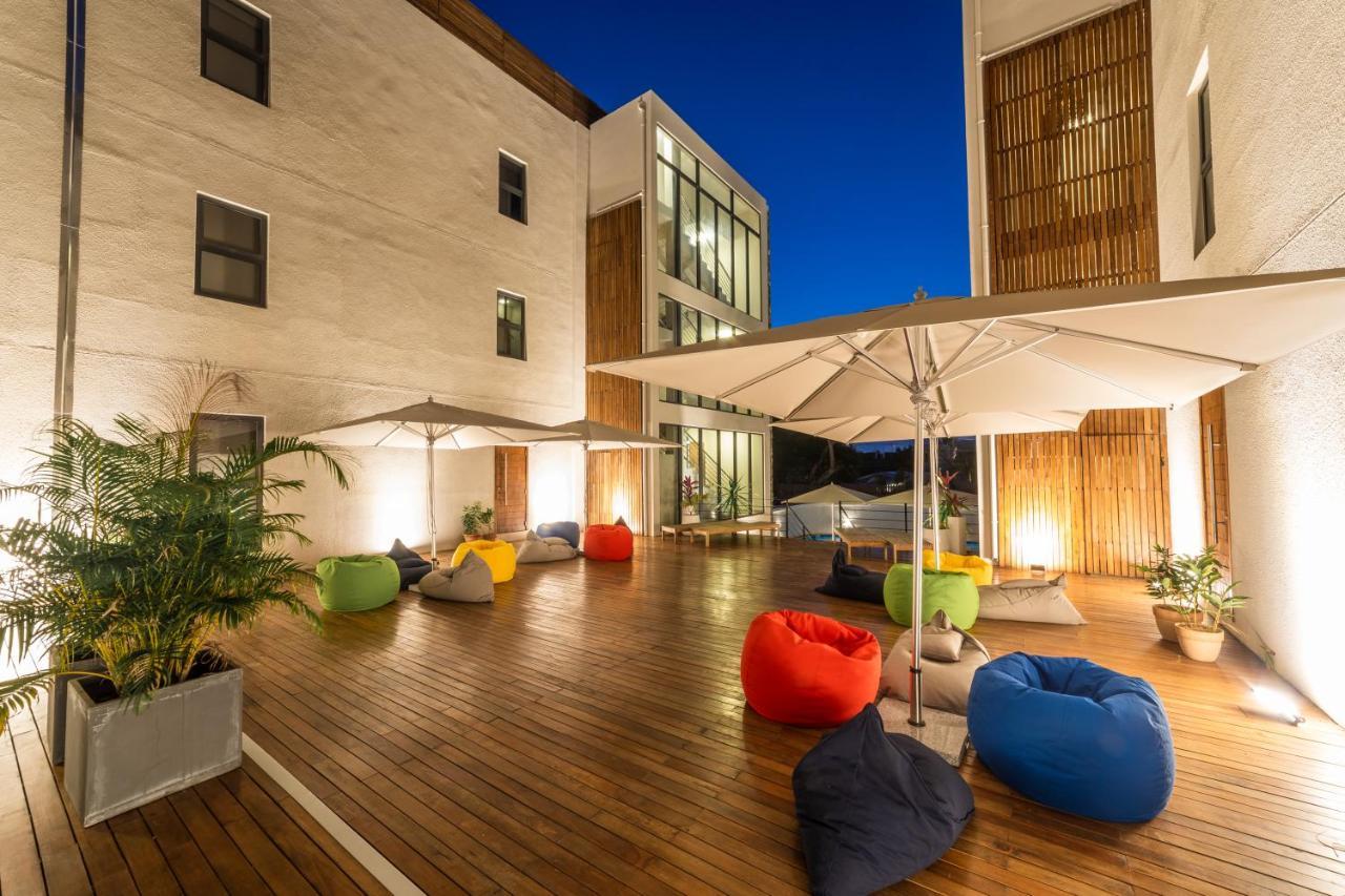 Penthouse 13 - One Bay Residence With Private Rooftop Terrace And Dip In Pool Pereybere Beach Extérieur photo